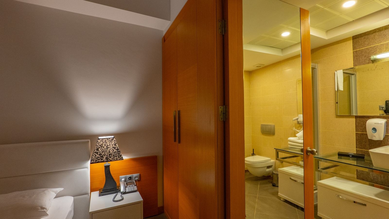 rooms-1+1-family-room-with-bunkbed