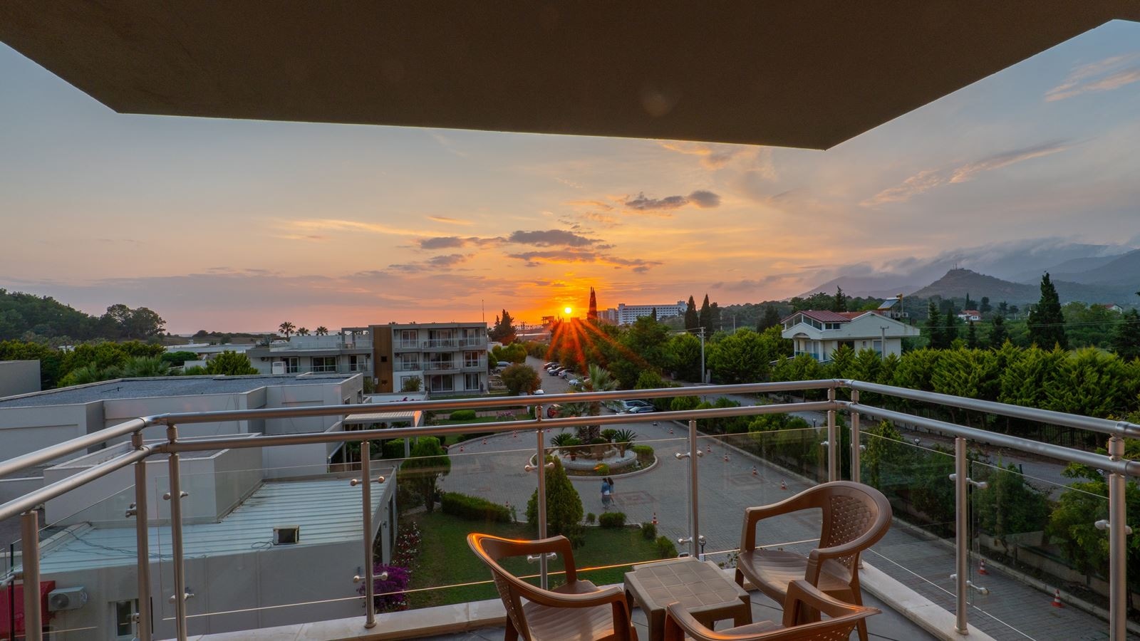 rooms-1+1-family-room-with-bunkbed