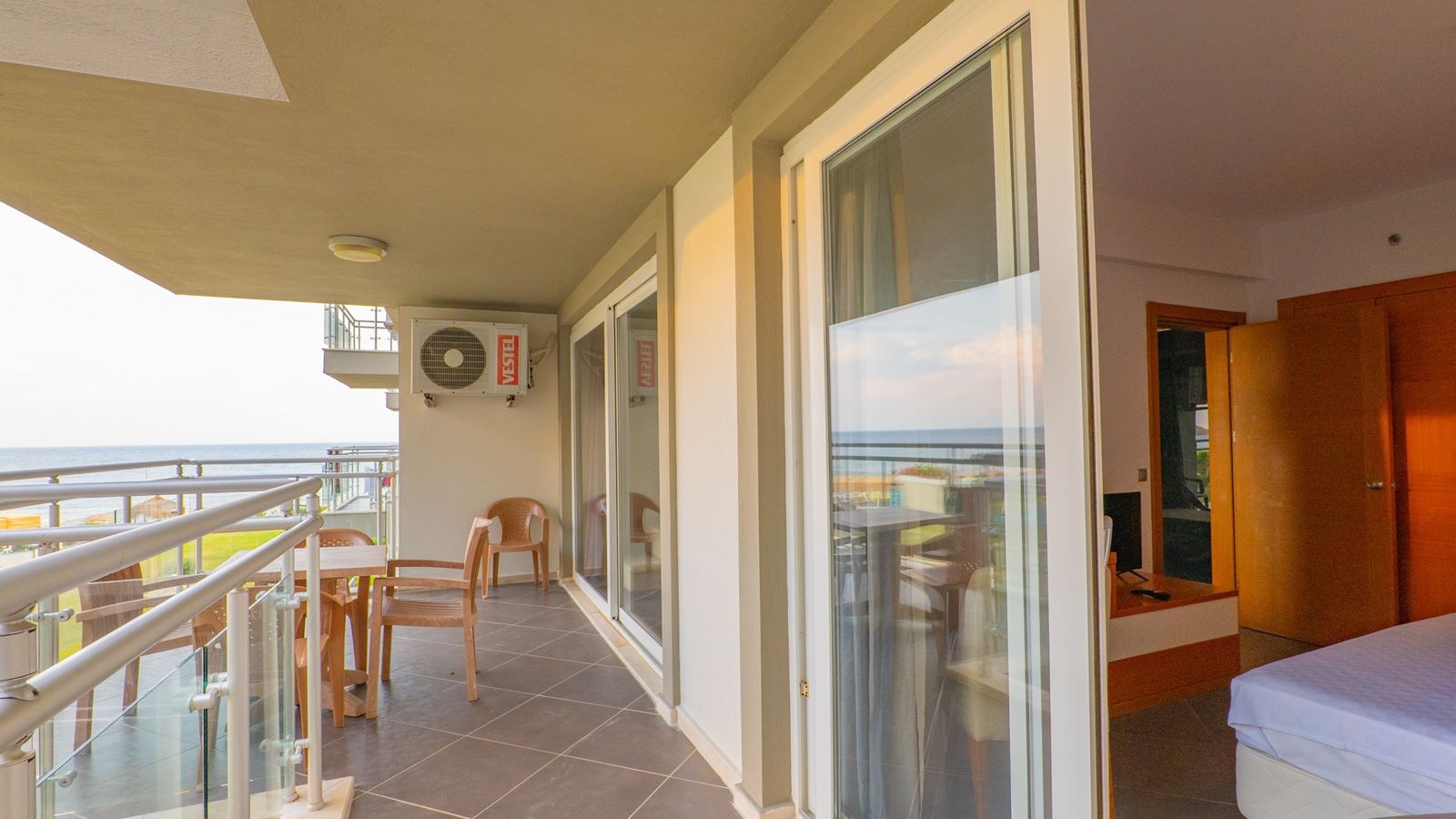 rooms-1+1-family-room-with-bunkbed