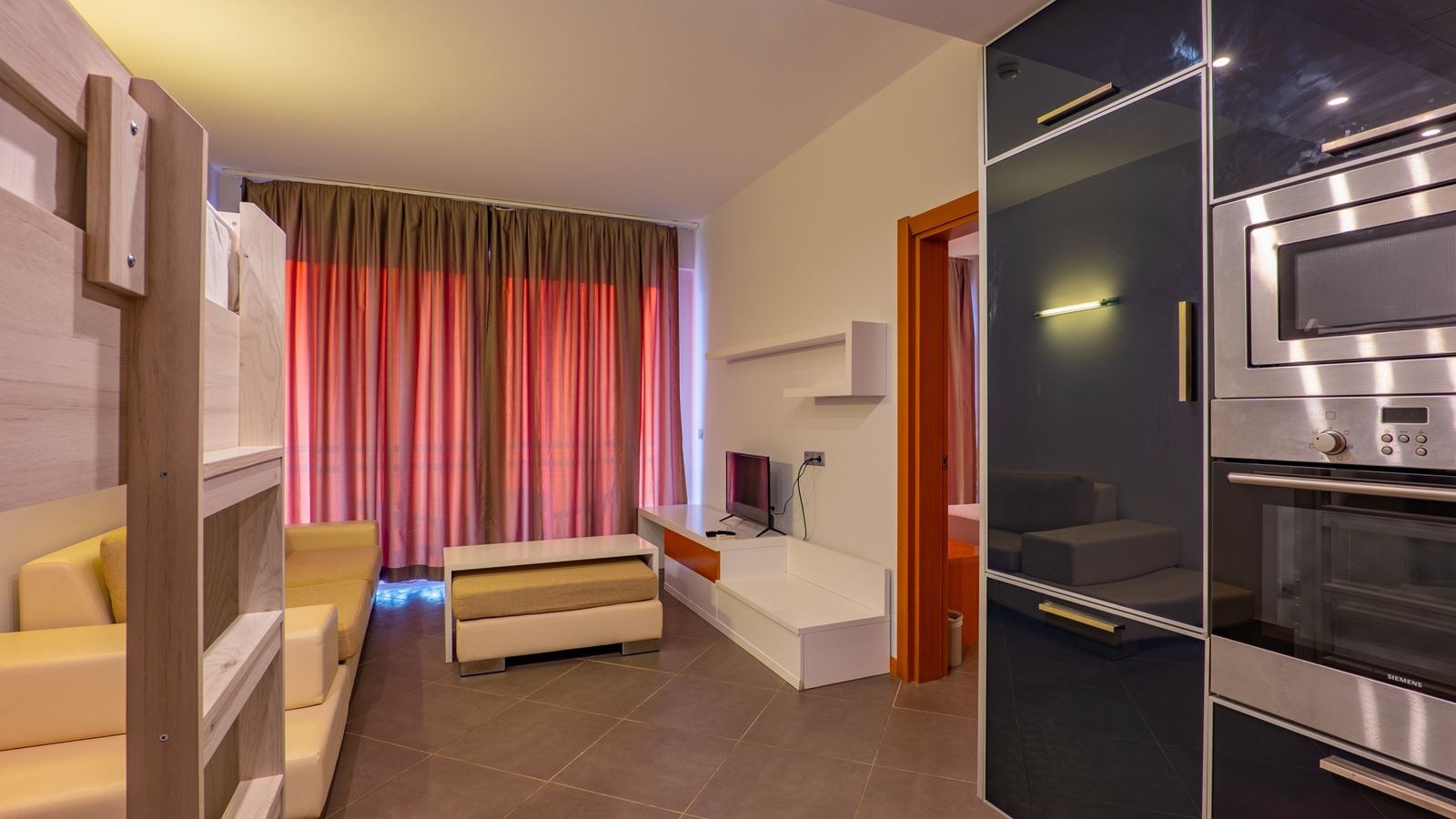 rooms-1+1-family-room-with-bunkbed