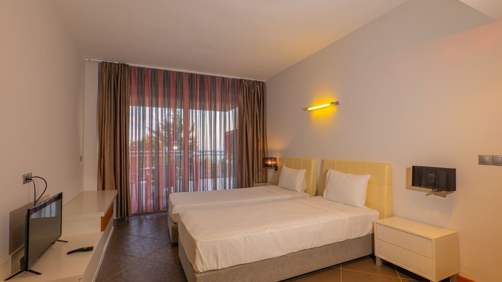 rooms-1+1-family-room-with-bunkbed