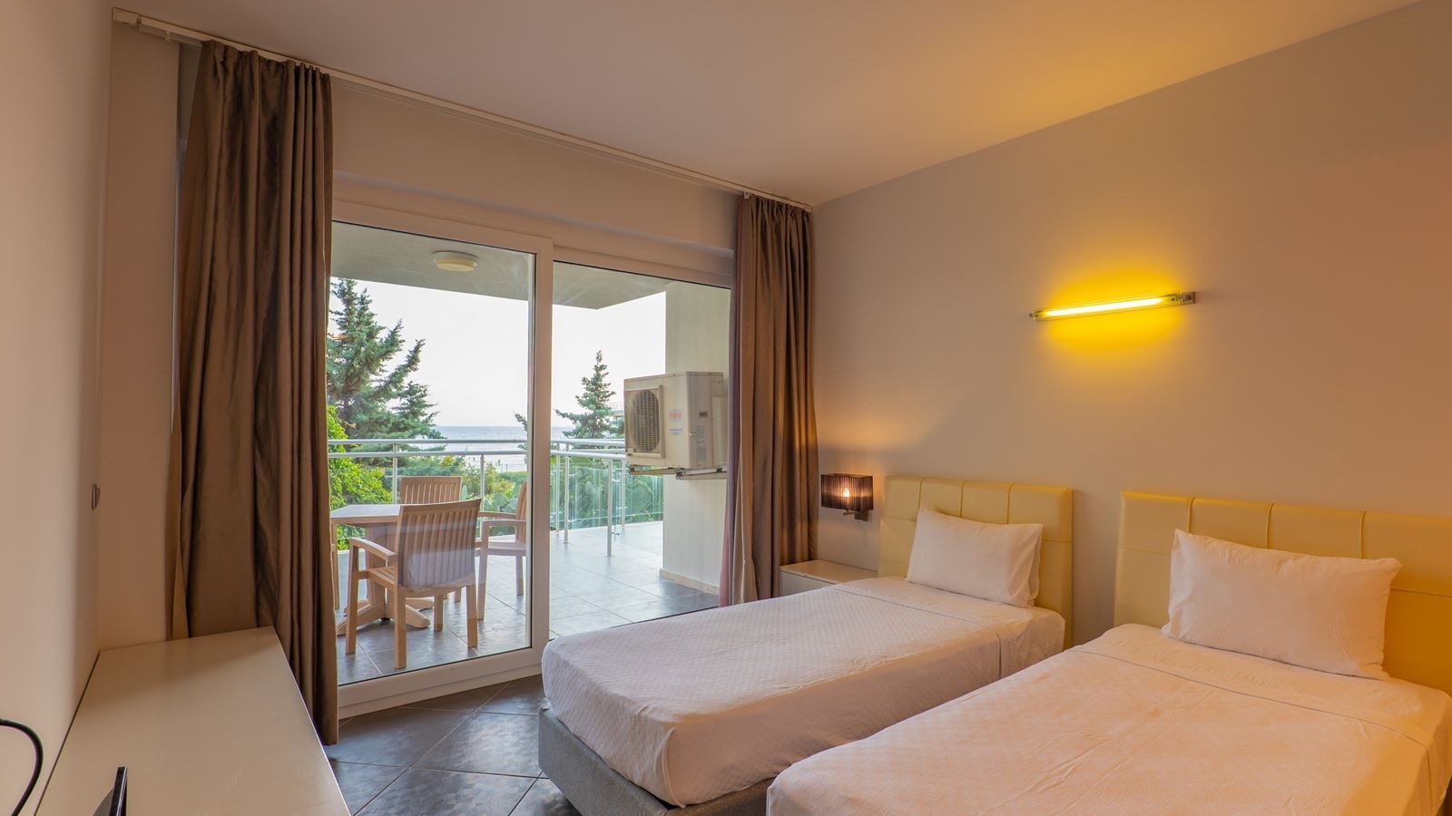 rooms-1+1-family-room-with-bunkbed