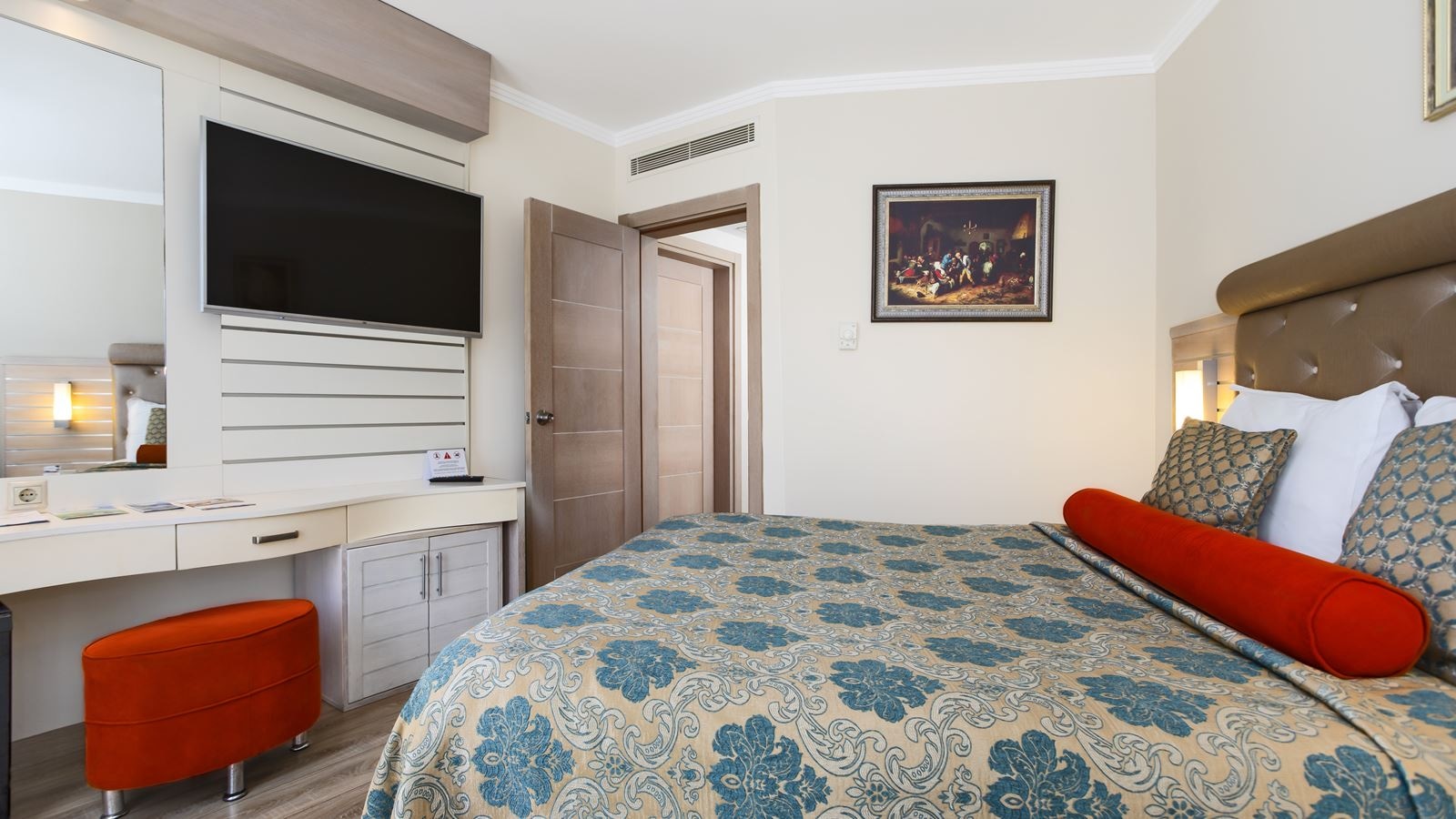 rooms-couple-orange-suite-room