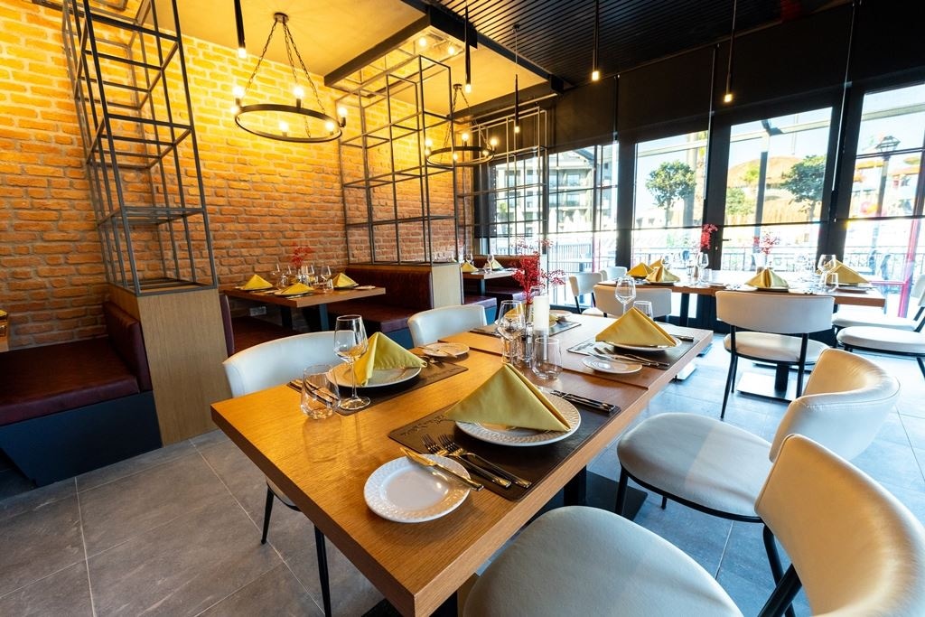 restaurants-she--he-adult-only-+16