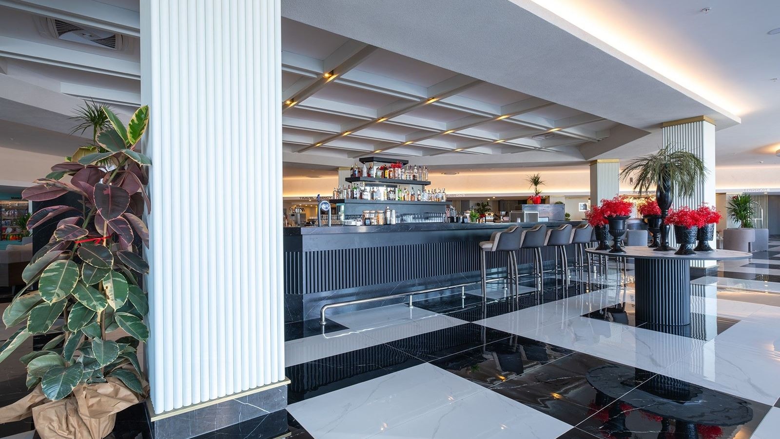 bars-the-x-lobby-bar