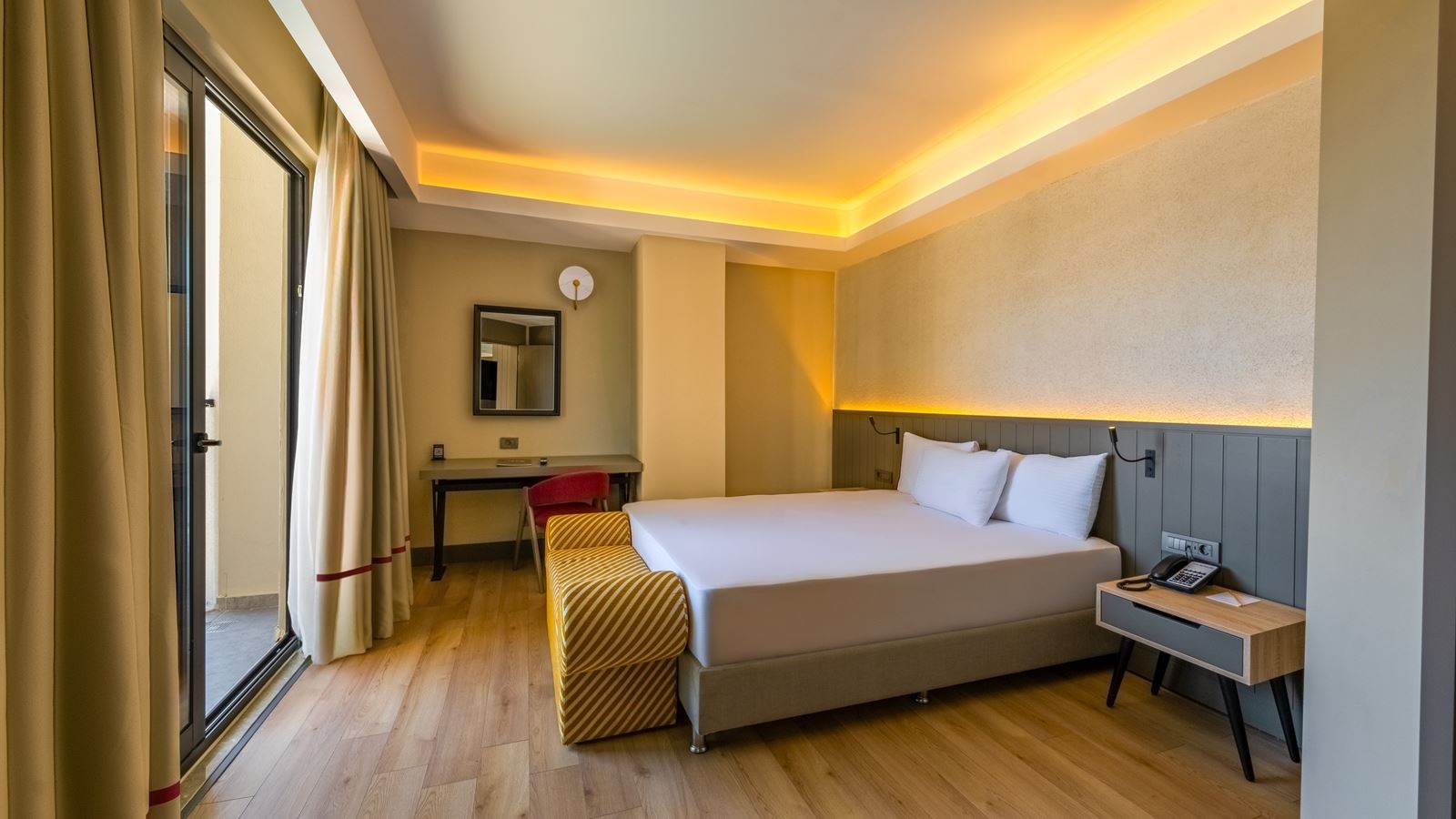 rooms-family-room-with-connection-door