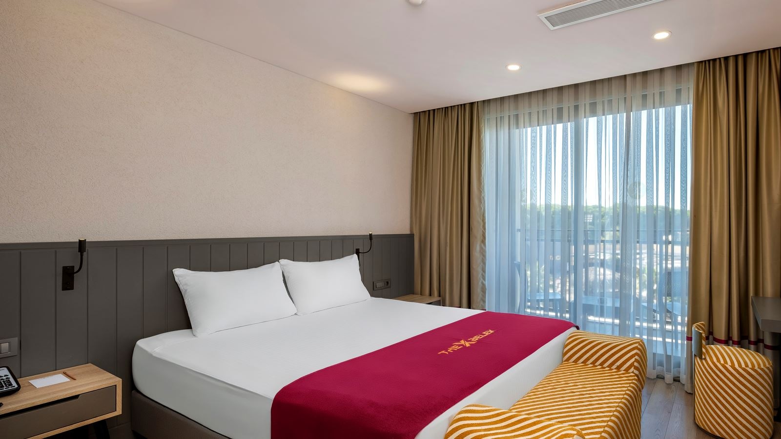 rooms-coral-family-room