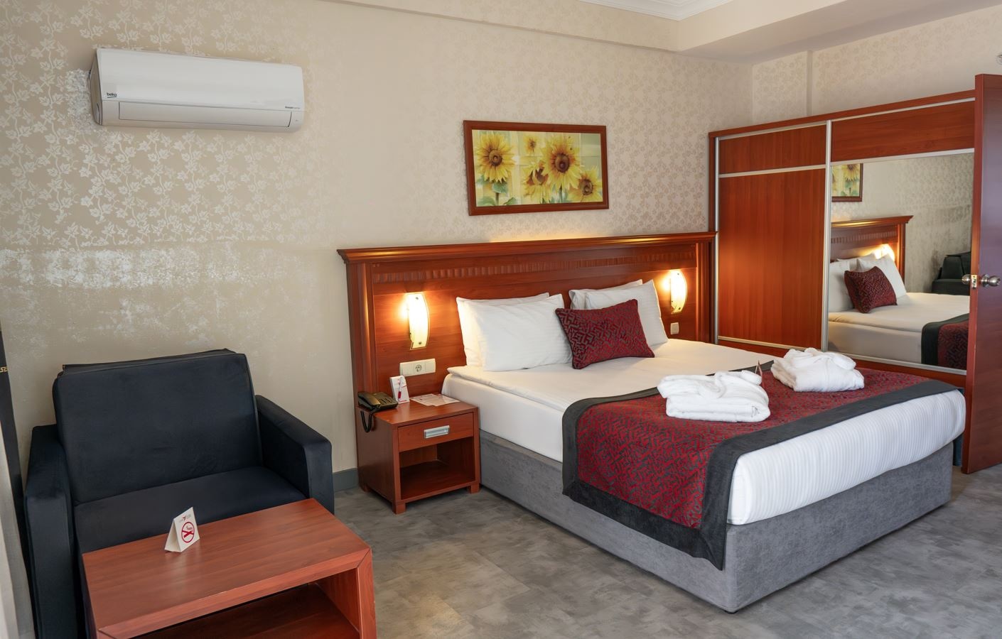 rooms-standard-side-sea-view