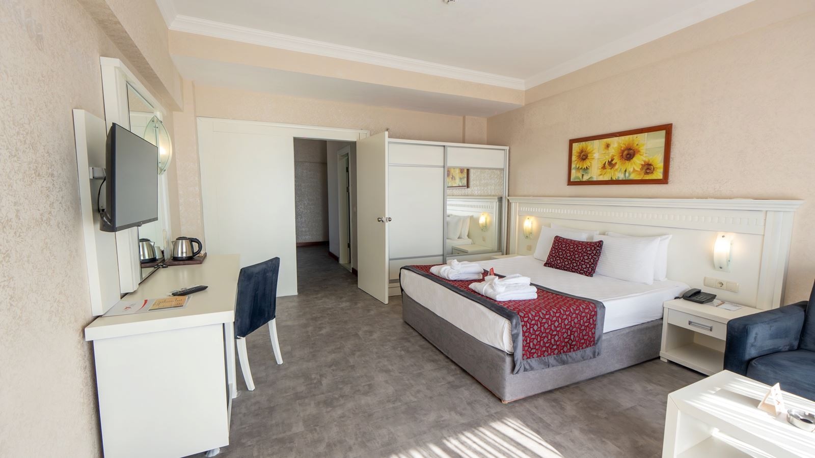 rooms-junior-suite-land-view