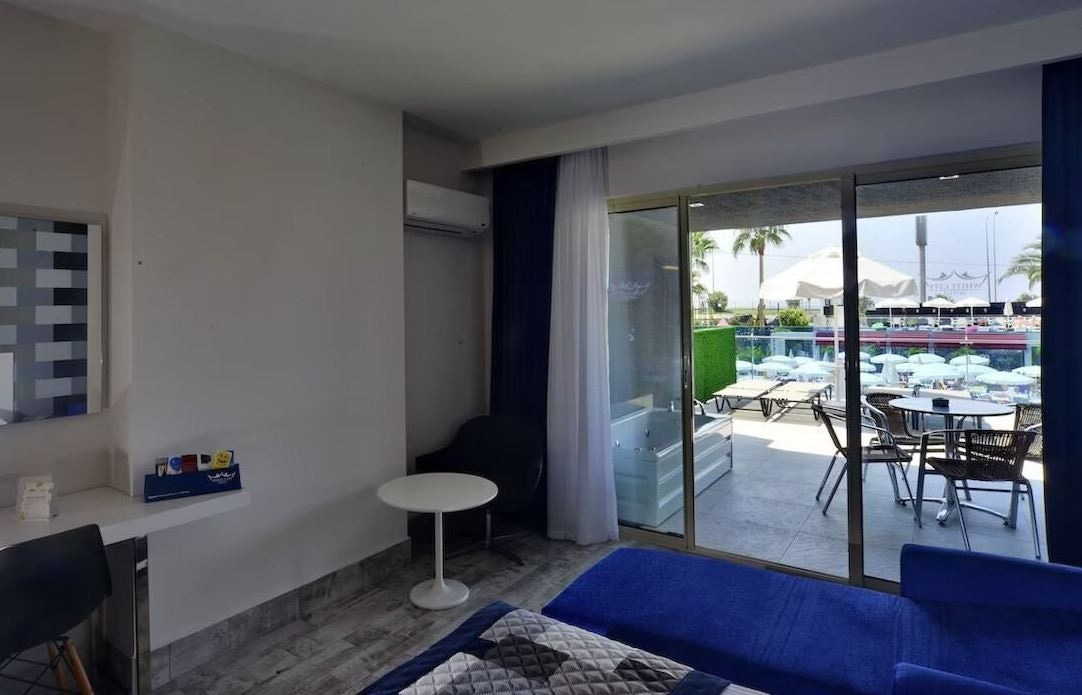 rooms-junior-terrace-suite