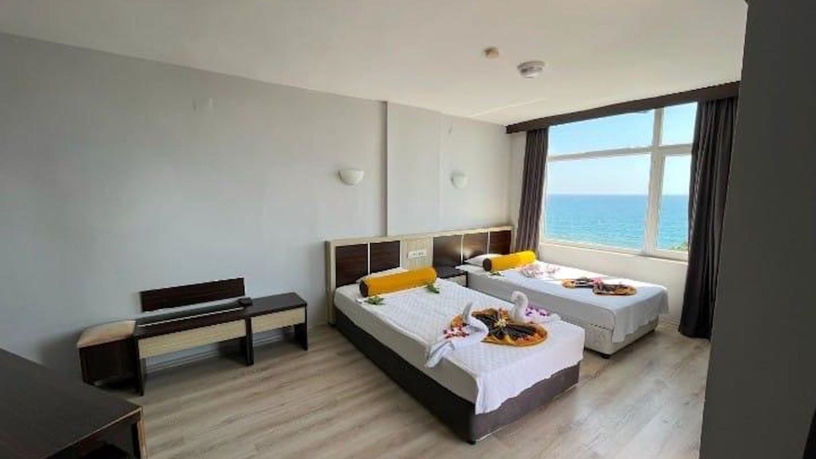 rooms-semt-luna-beach-hotel-room