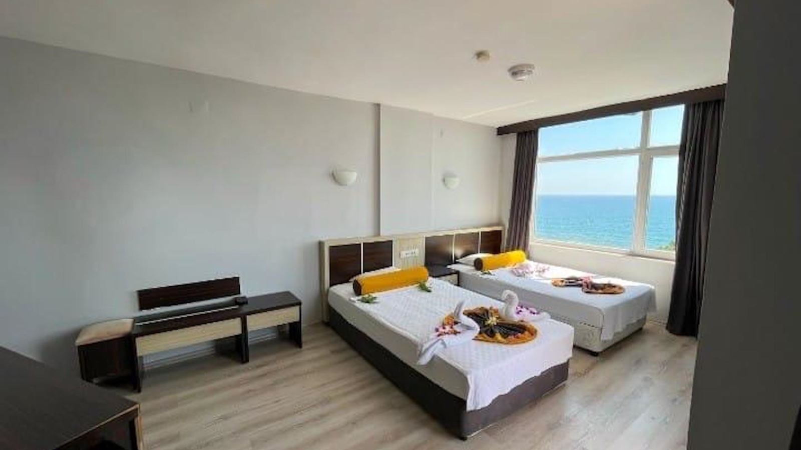 rooms-semt-luna-beach-hotel-room