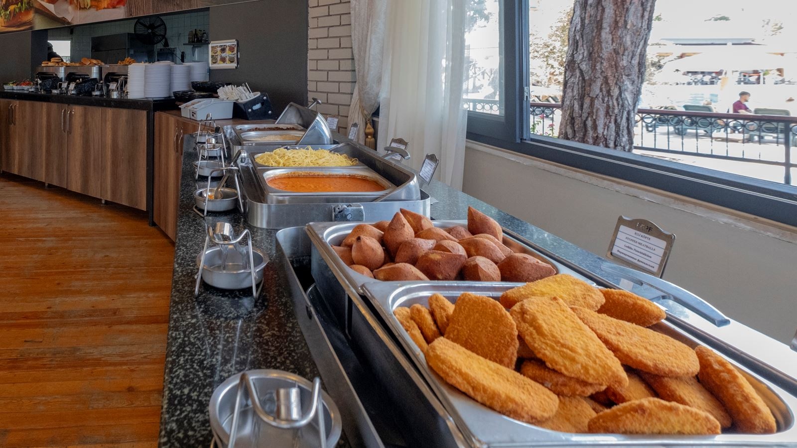 restaurants-breeze-restaurant