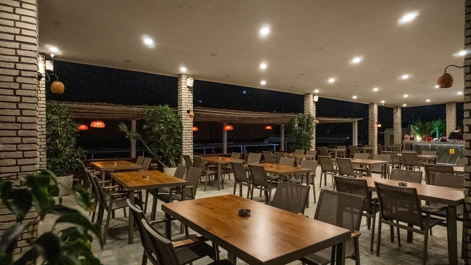 bars-breeze-bar--beach-bar-