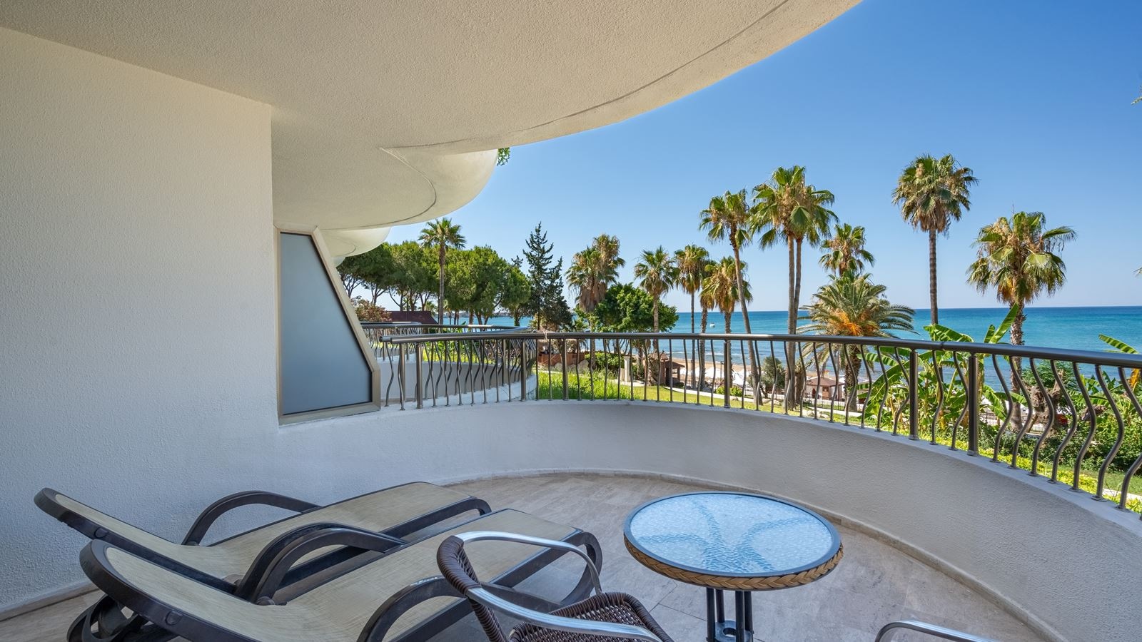 rooms-terrae-de-luxe-room