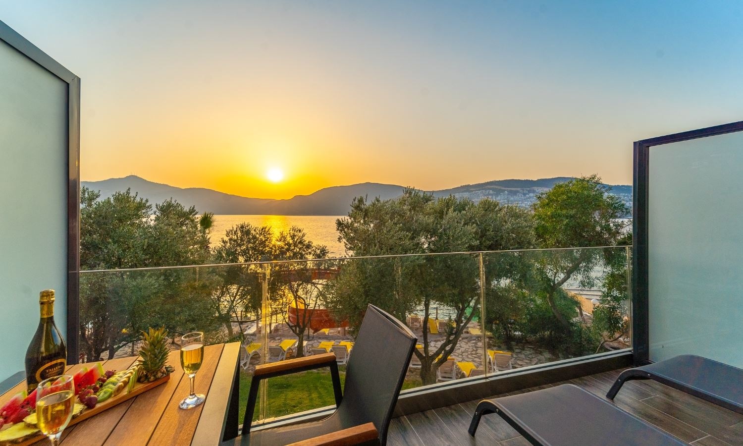 rooms-corner-deluxe-sea-view