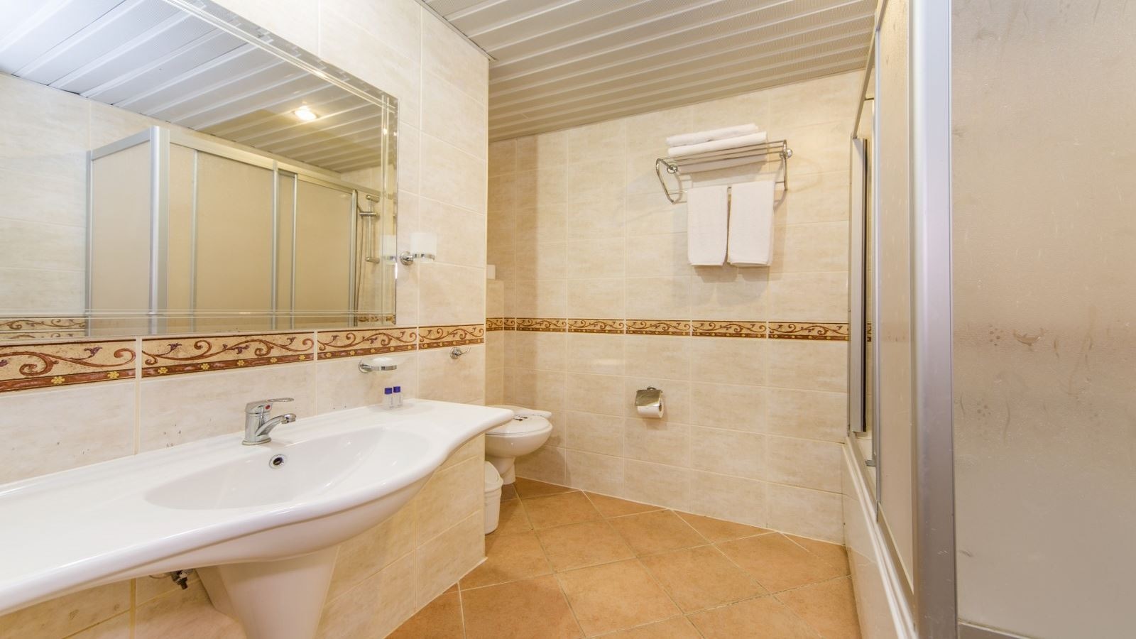 rooms-hotel-standard-room