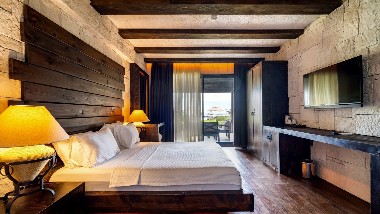 rooms-deluxe-room-terrace