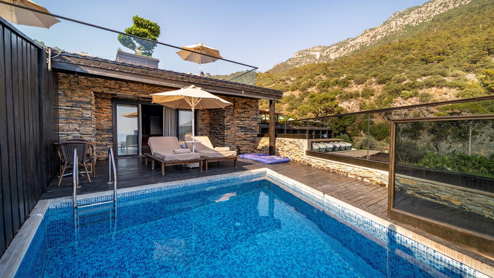 rooms-grand-deluxe-room-with--private-pool