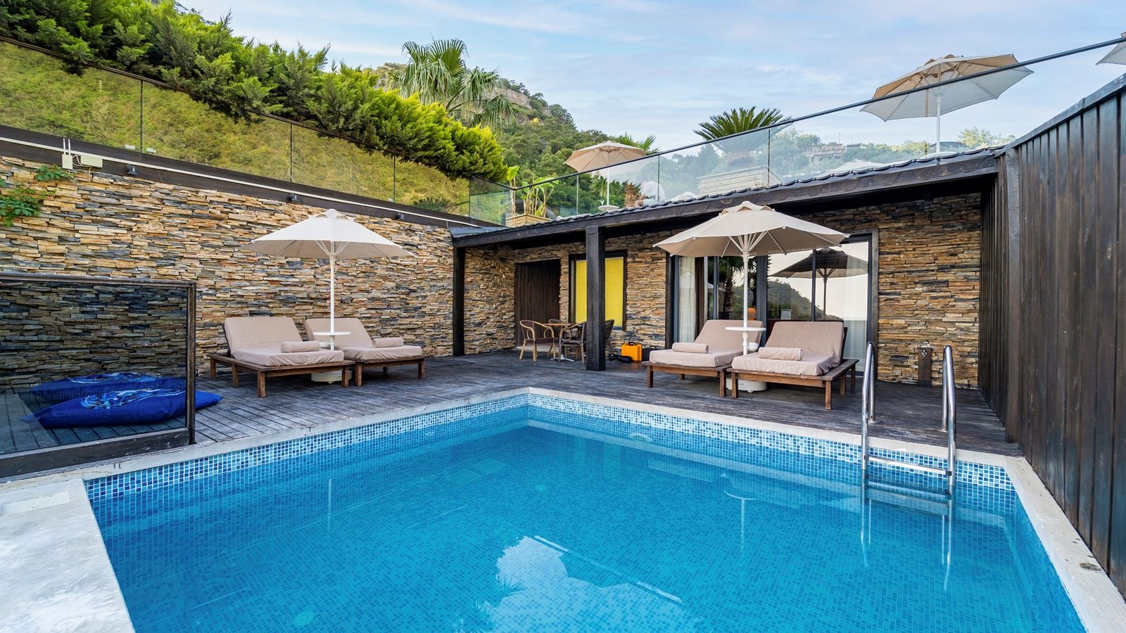 rooms-grand-deluxe-room-with--private-pool