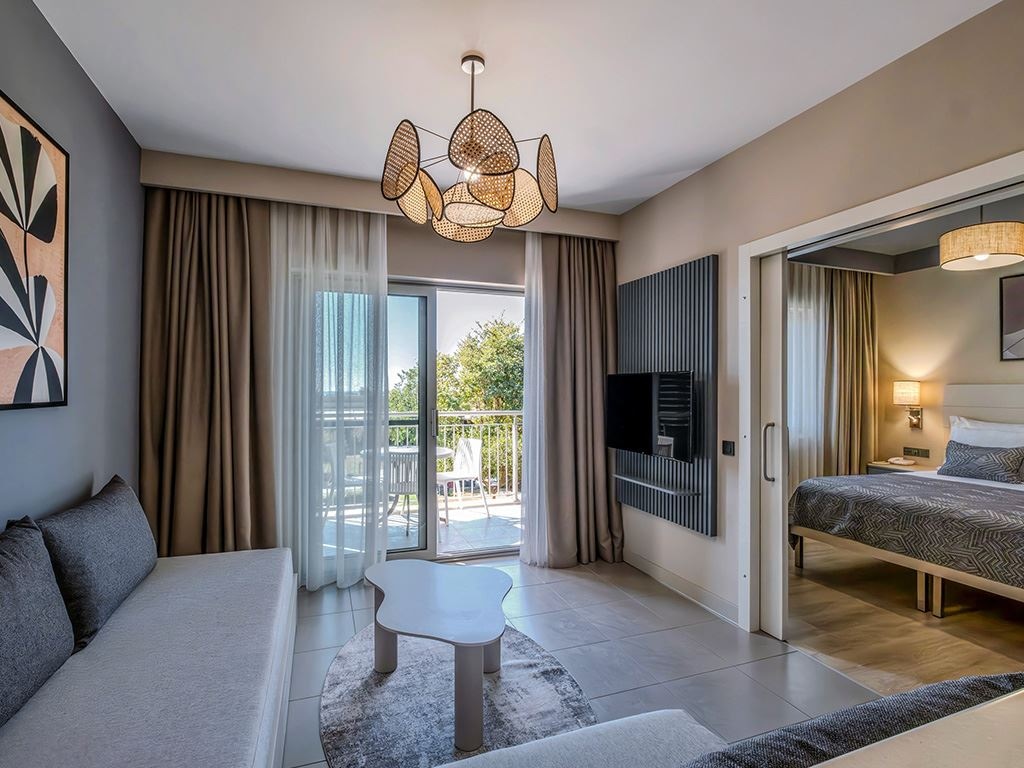 rooms-deluxe-suite-sea-view