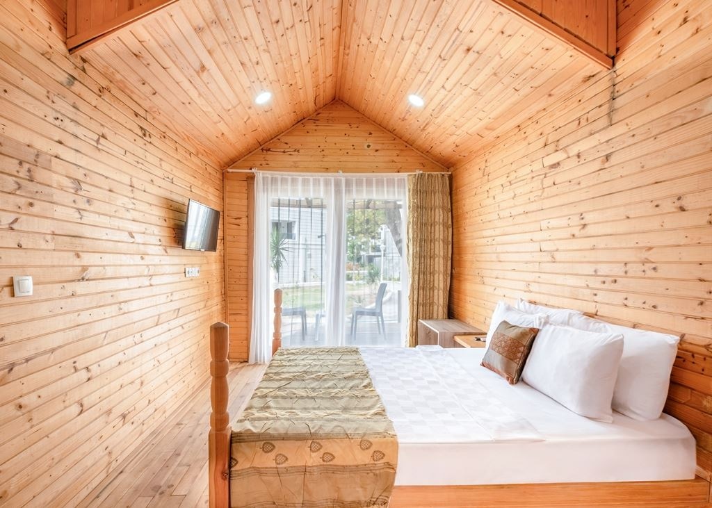 rooms-tiny-room