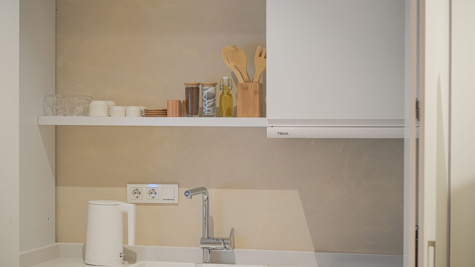 rooms-terrace-with-garden