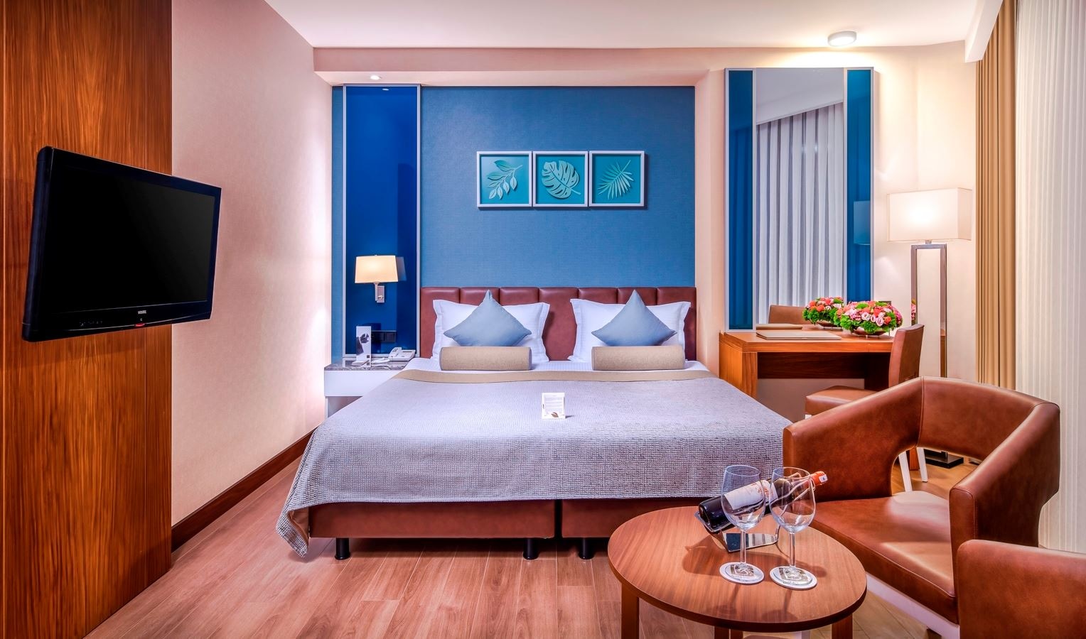 rooms-family-deluxe-room-land-view