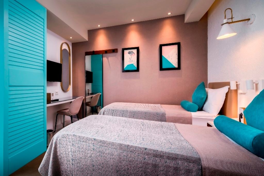 rooms-family-lake-house