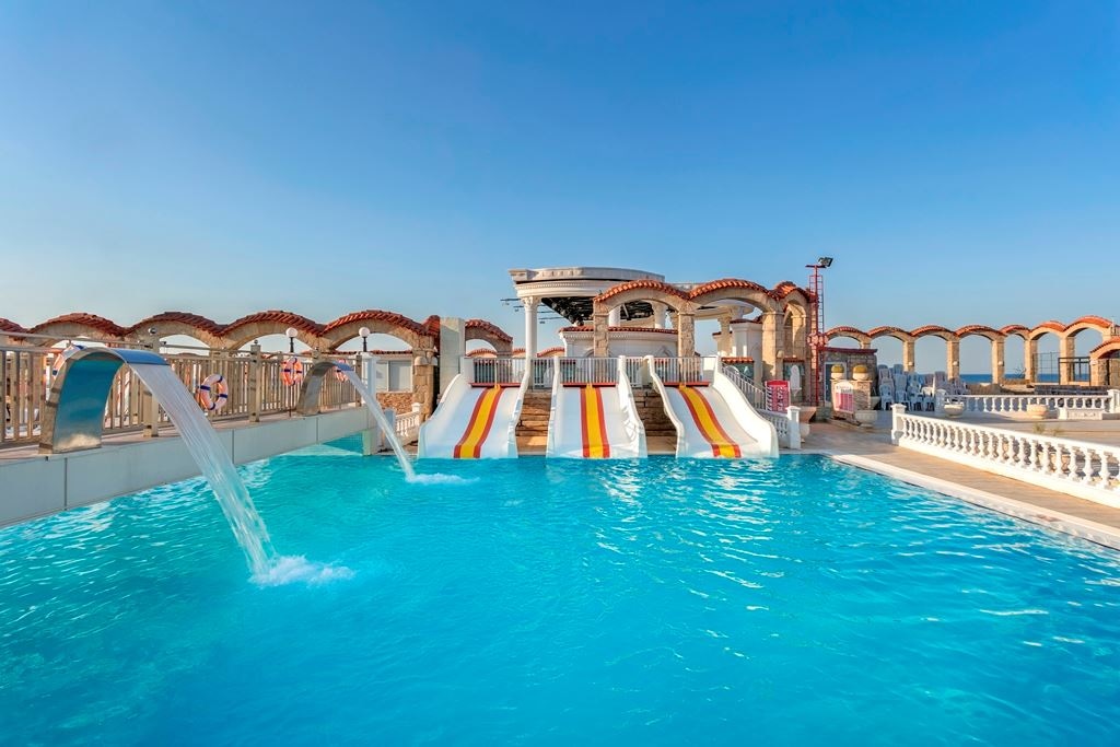 water-park-outdoor-pool