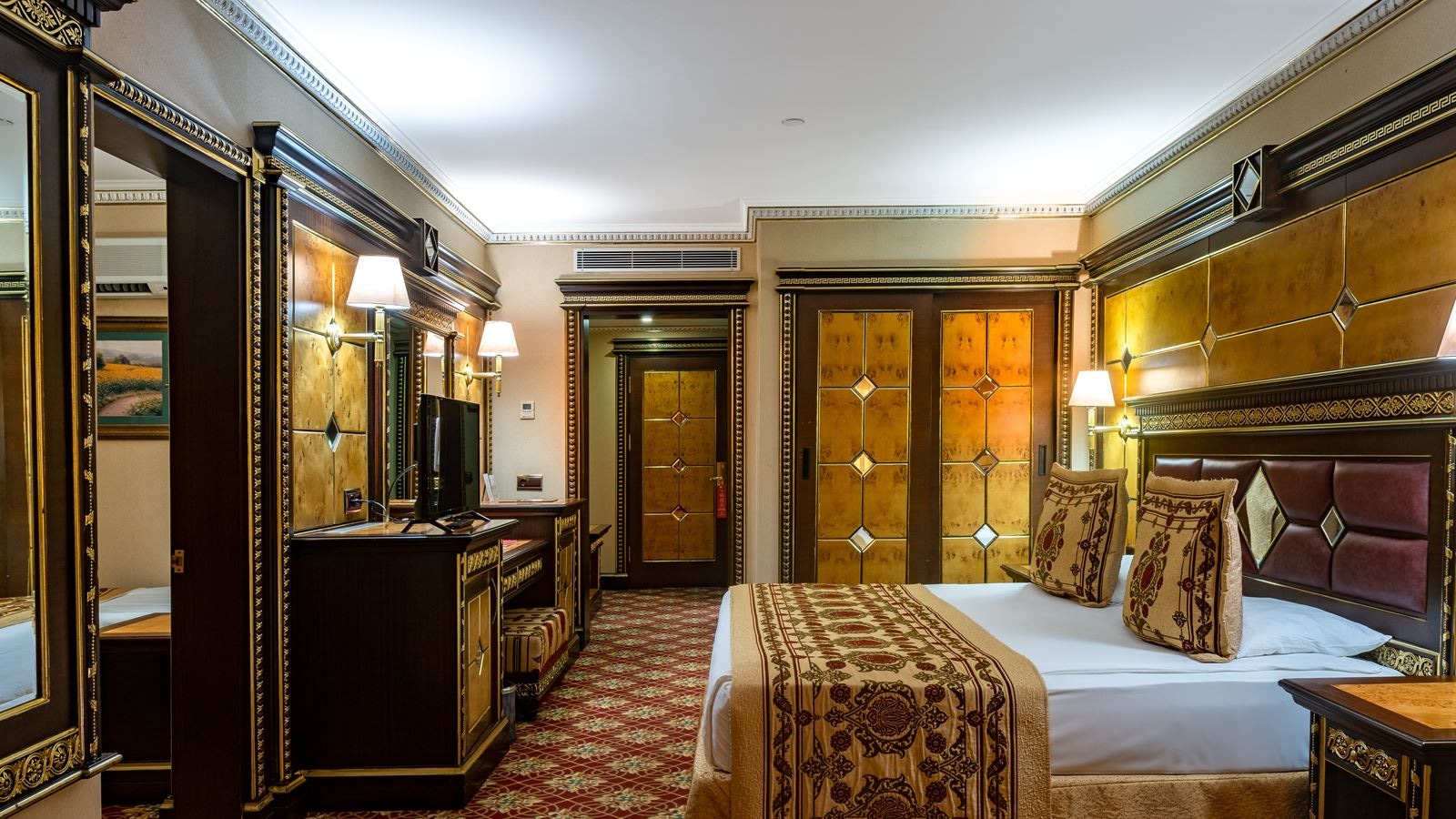 rooms-elegance-family-room-2-bedrooms