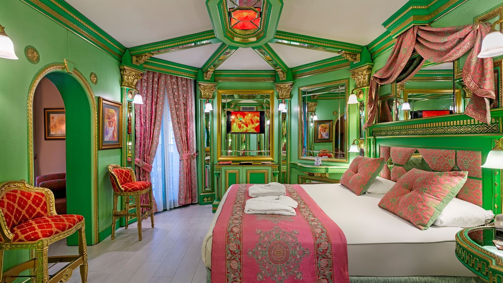 rooms-club-family-room