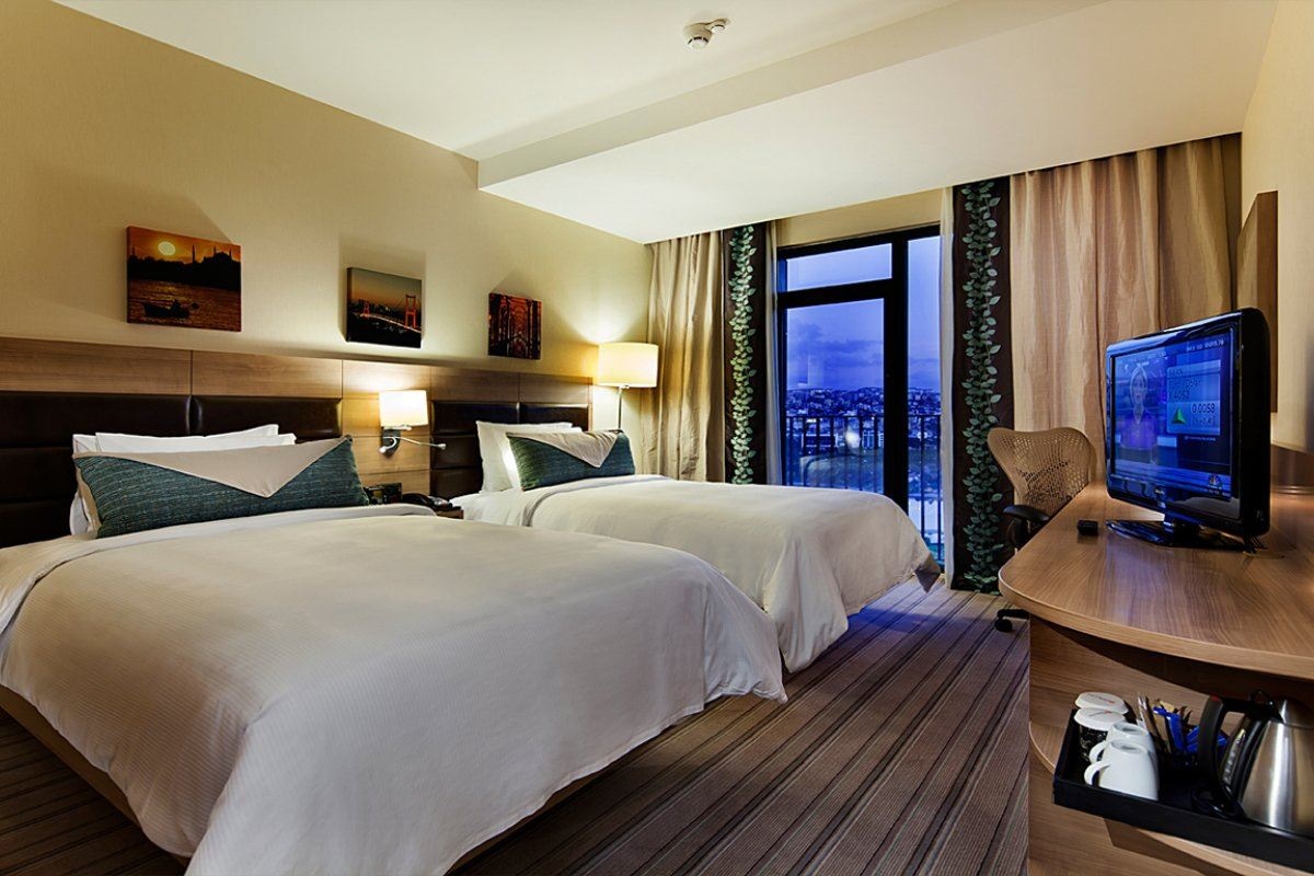 rooms-family-room-connection-sea-view