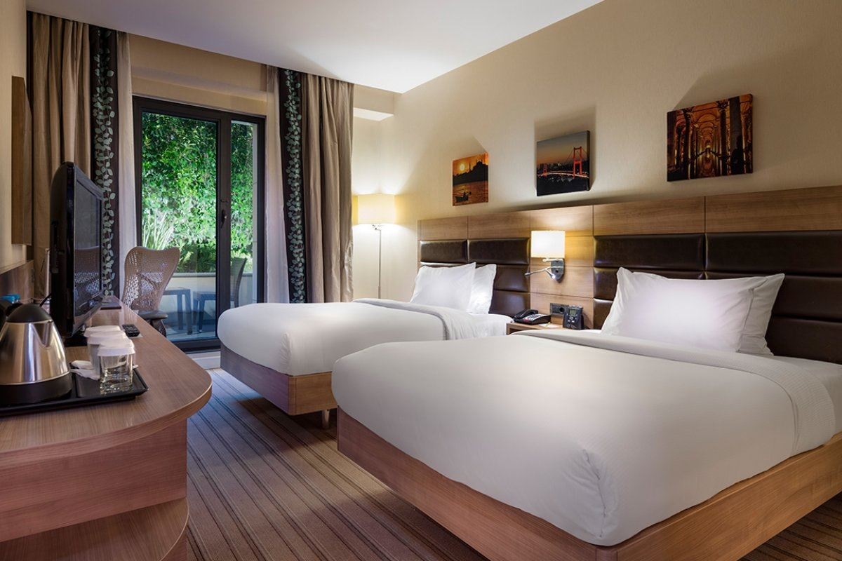 rooms-family-room-connection-land-view