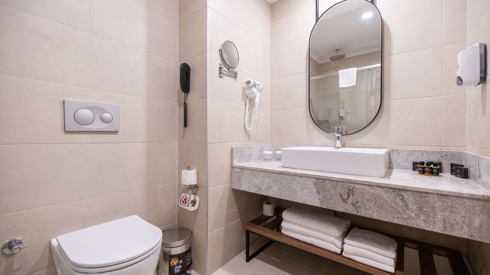 rooms-standart-room-pool-side-with-jacuzzi