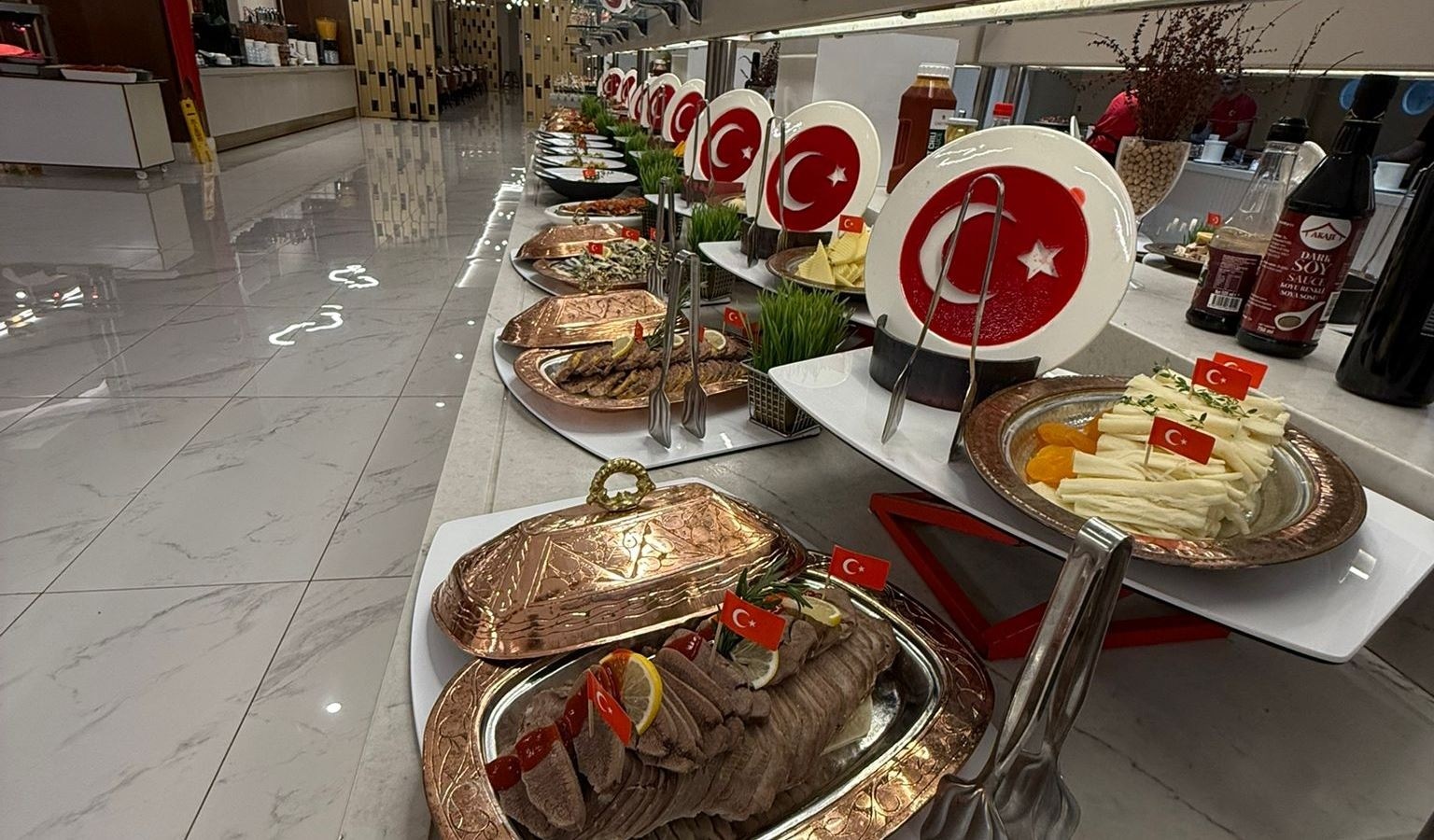 restaurants-moon-main-restaurant