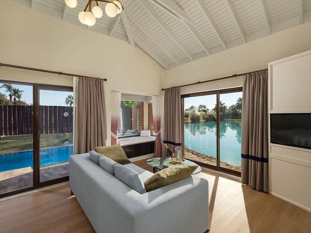 rooms-beach-villa-with-pool