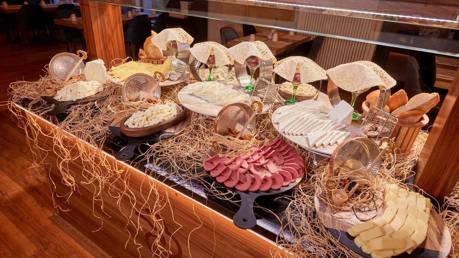 restaurants-restaurant