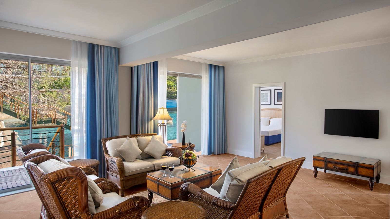 rooms-lake-deluxe-villa