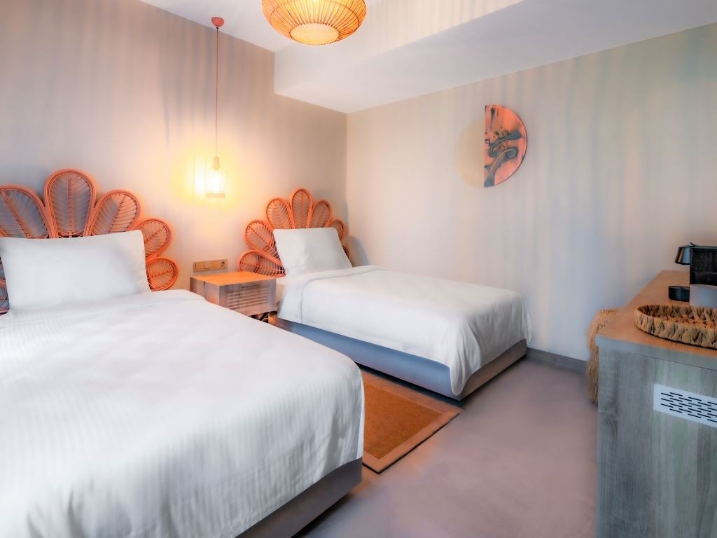 rooms-loft-room-garden-side