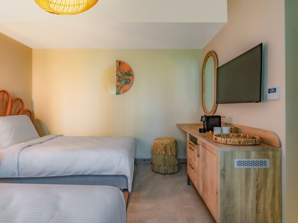 rooms-loft-room-garden-side