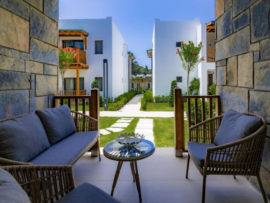 rooms-deluxe-suite-garden-view