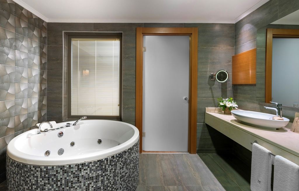 rooms-deluxe-suite-side-sea-view