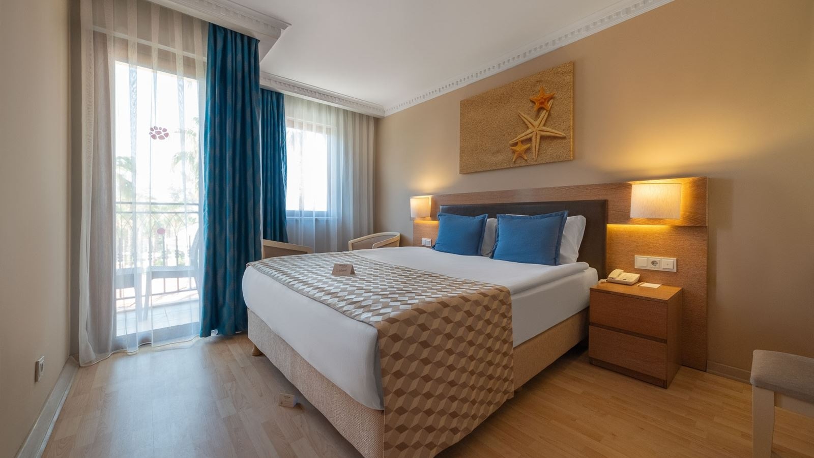 rooms-family-room-land-view