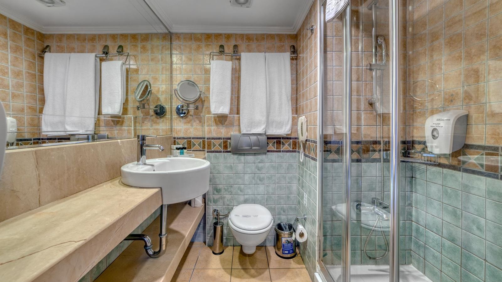 rooms-superior-room-pool-view