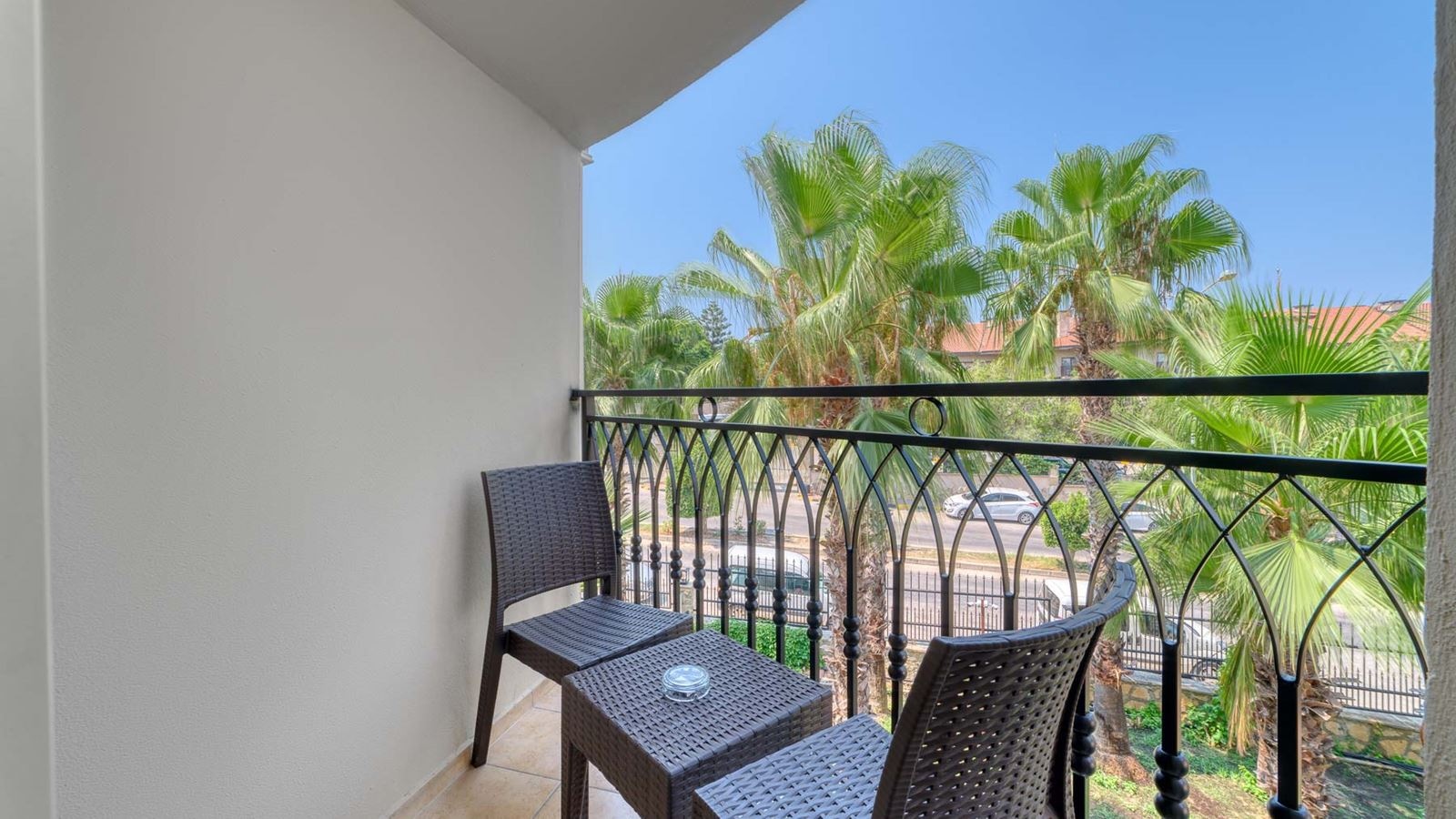 rooms-superior-room-land-view