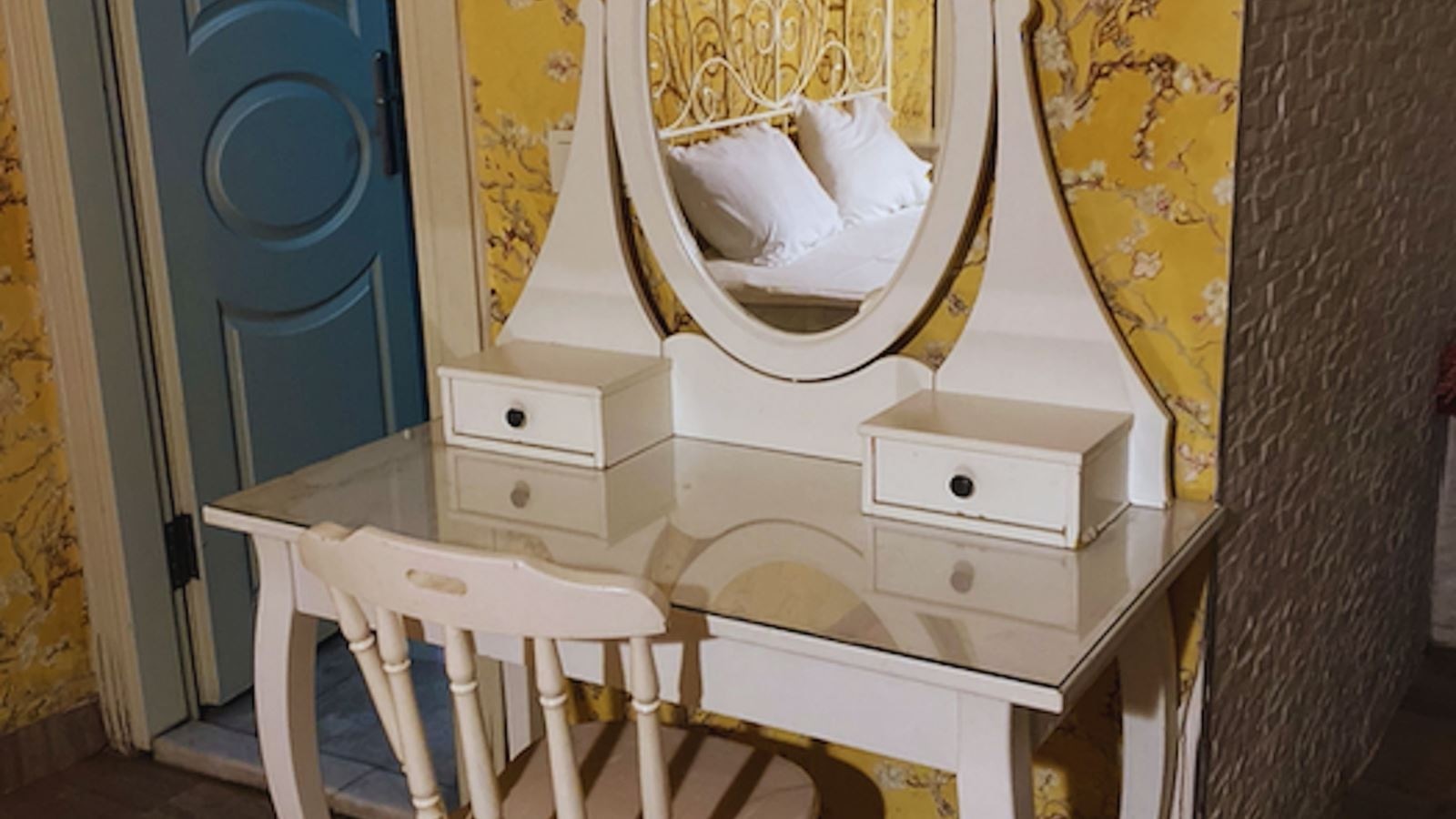 rooms-luxury-suite-with-jacuzzi-fireplace