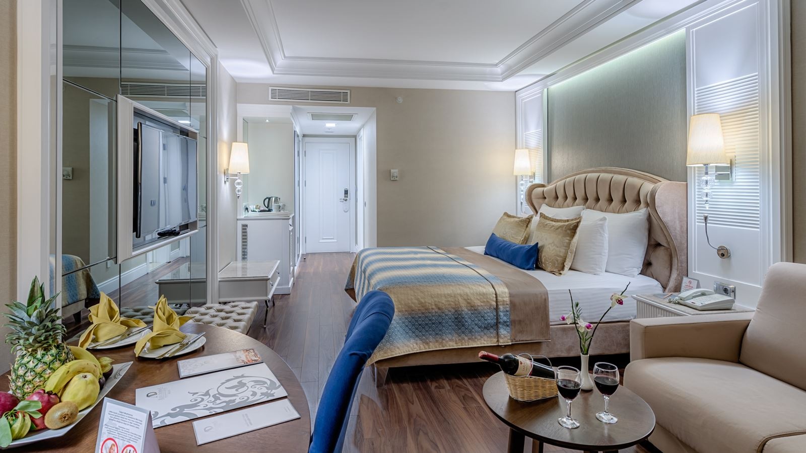 rooms-deluxe-building-standard-room