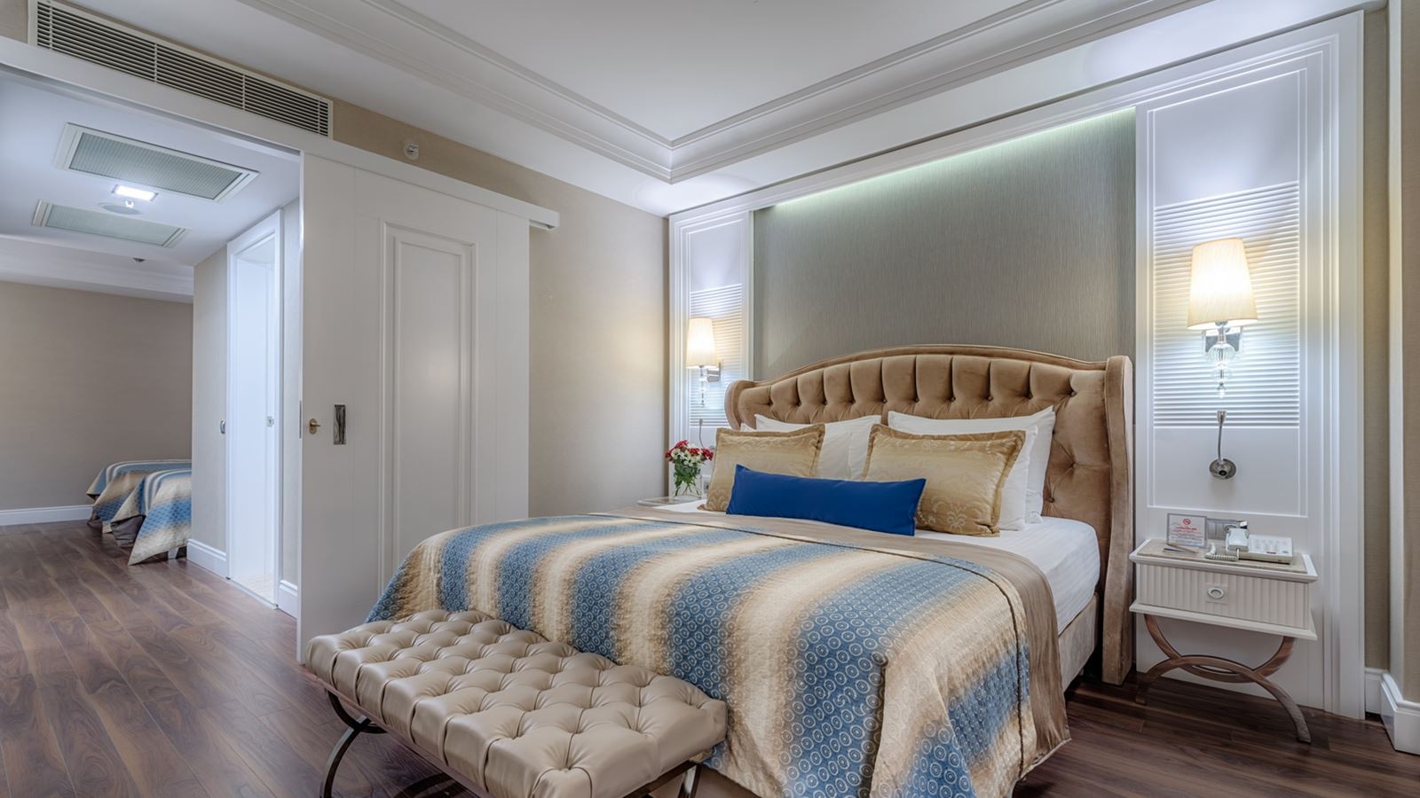 rooms-deluxe-building-family-room