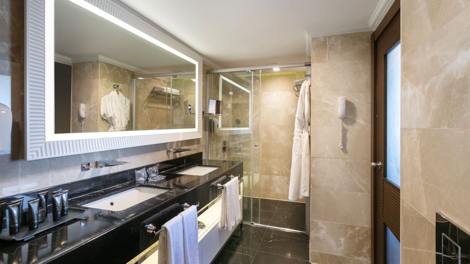 rooms-deluxe-one-bedroom-suite